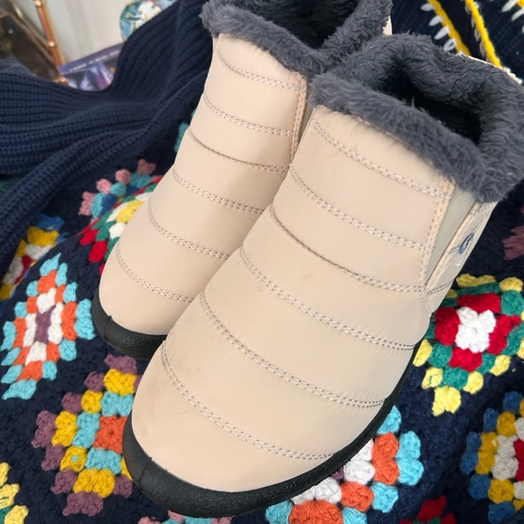 Women's Beige Fur-Lined Ankle Boots with Faux Fur Interior and Black Sole NWOT - Picture 2 of 8